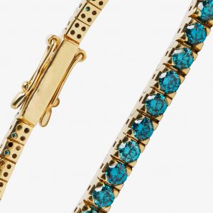 Bracelet en or serti de pierres précieuses bleues, idéal pour harmoniser l’énergie astrologique selon votre signe du zodiaque. Un bijou raffiné alliant élégance et spiritualité.
