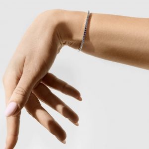 Bracelet pour maman en or blanc serti de saphirs bleus – Idée de bijou pour la fête des mères l Bracelet for Mom