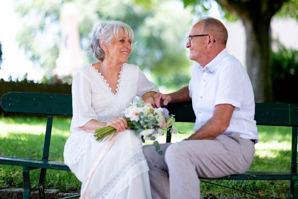 Couple marié célébrant ses noces de rubis, 35 ans d’amour - Celinni
