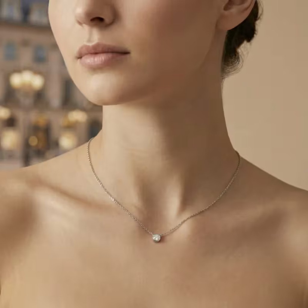 Pendentif en argent porté sur une chaîne fine l Silver Pendant - Bracelets Kern