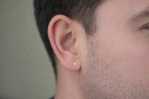 Boucle d’oreille homme puce en argent avec diamant synthétique l Men’s Earrings - Bracelets Kern